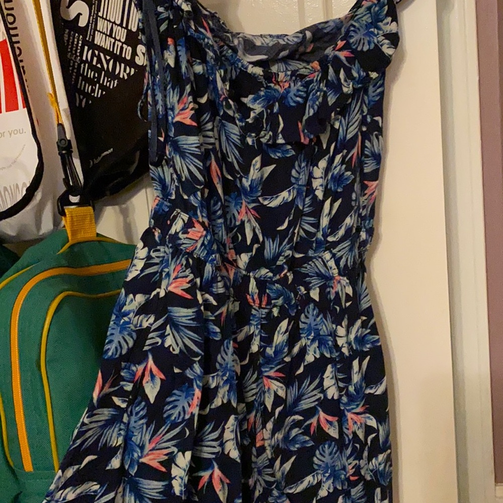 Hollister Hawaiian floral romper. Size: small